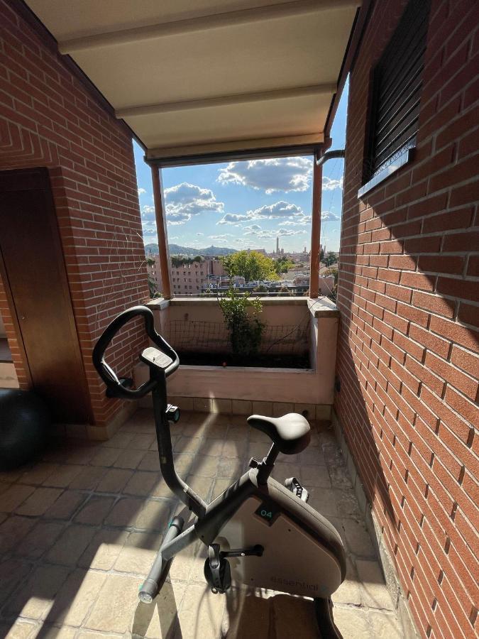 Attico Con Vista Spettacolare E Jacuzzi Apartman Bologna Kültér fotó