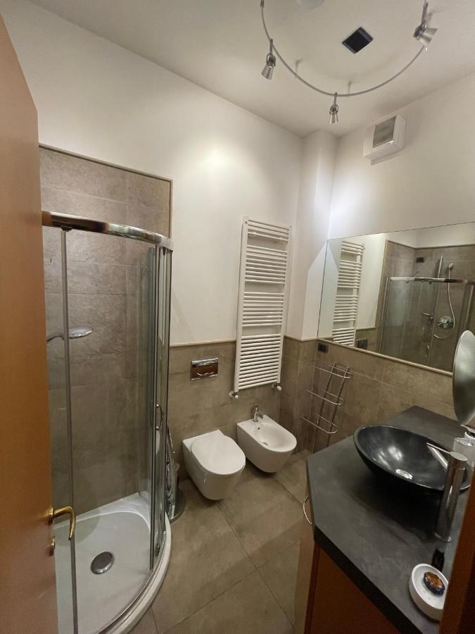 Attico Con Vista Spettacolare E Jacuzzi Apartman Bologna Kültér fotó