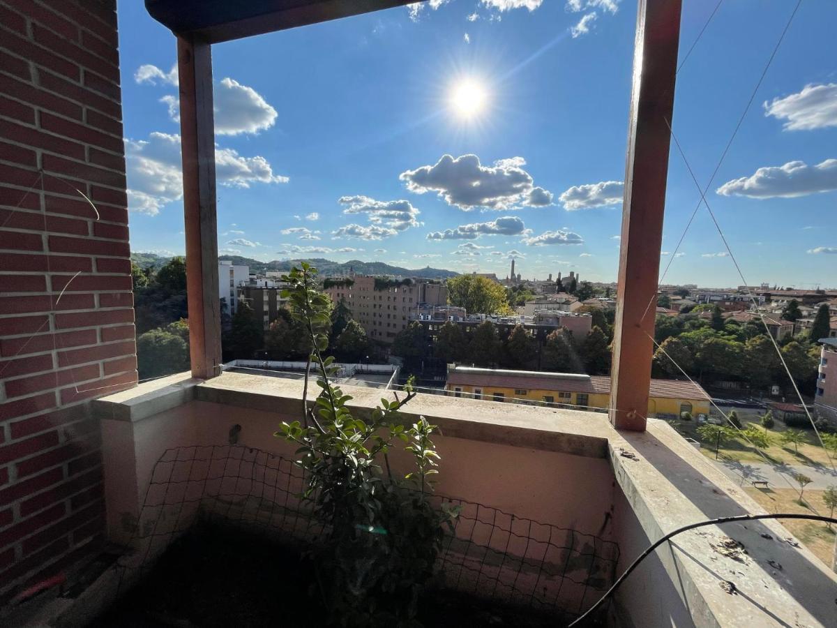 Attico Con Vista Spettacolare E Jacuzzi Apartman Bologna Kültér fotó