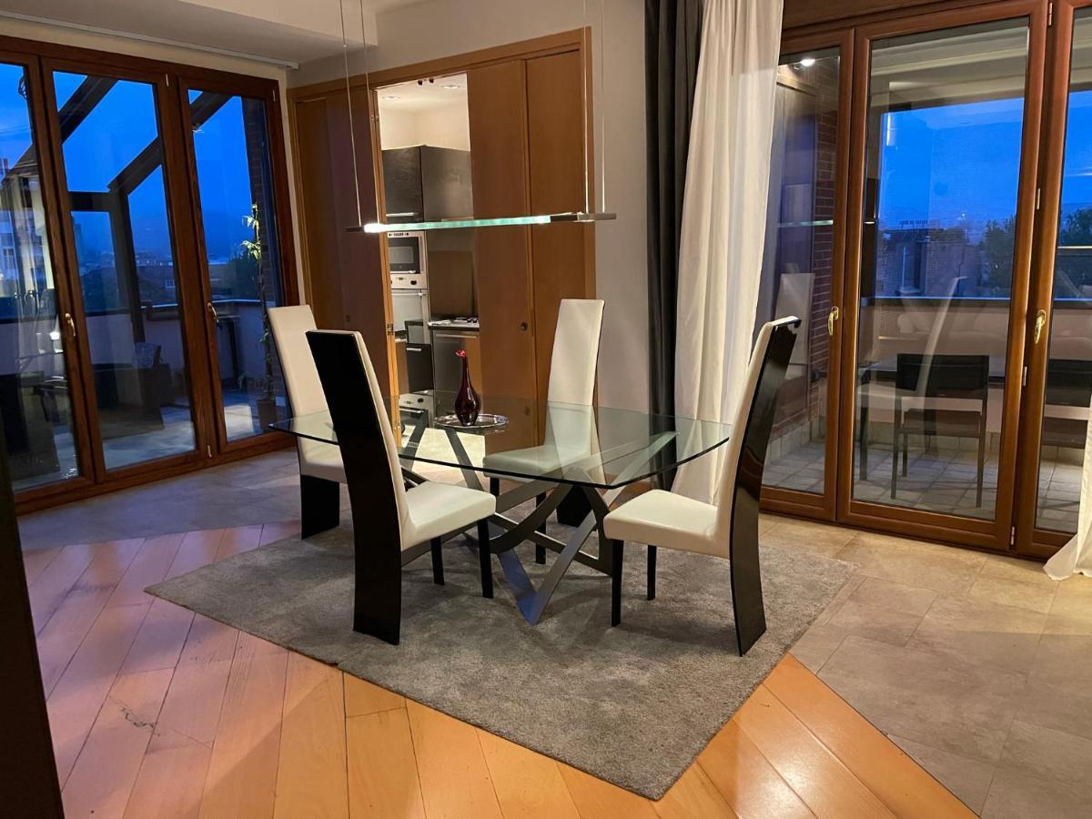 Attico Con Vista Spettacolare E Jacuzzi Apartman Bologna Kültér fotó